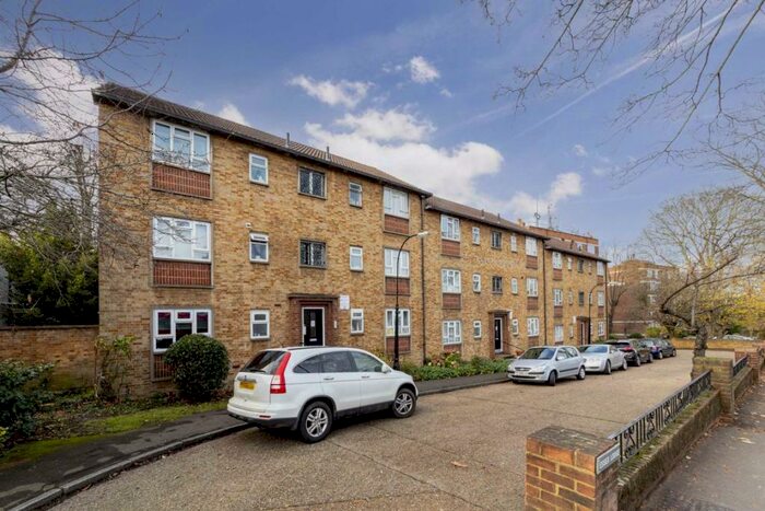 2 Bedroom Flat To Rent In Colney Hatch Lane, London, N10