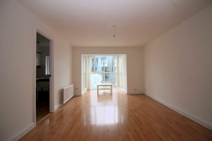 2 Bedroom Flat To Rent In Prestons Road, Canary Wharf, London, E14