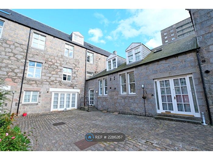 2 Bedroom Maisonette To Rent In Ivory Court, Aberdeen, AB25