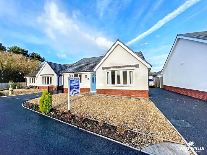 3 Bedroom Detached Bungalow For Sale In Llys Y Felin, Kidwelly, SA17