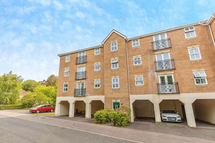 2 Bedroom Flat For Sale In Harriet Drive, Rochester, Kent, ME1