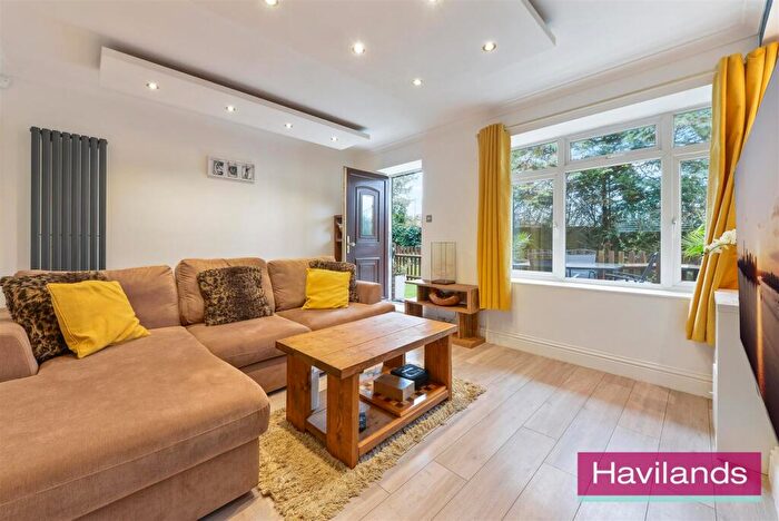 3 Bedroom Flat For Sale In The Poplars, London, N14