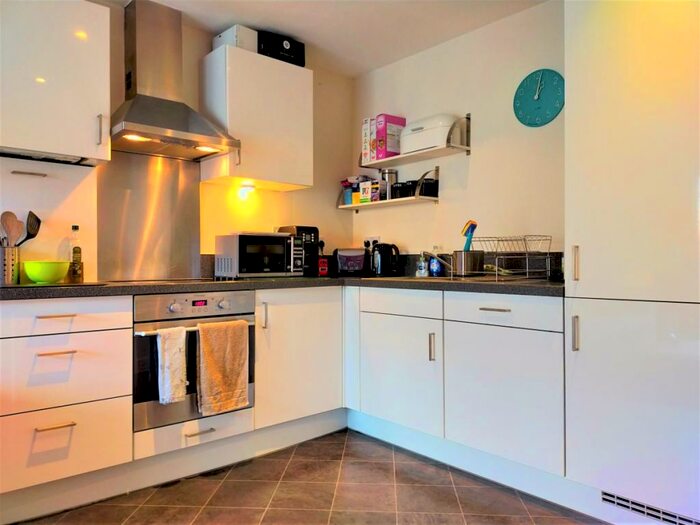 1 Bedroom Apartment To Rent In Thornton Side, Redhill, RH1