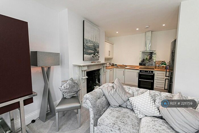 2 Bedroom Flat To Rent In Approach Road, Poole, BH14