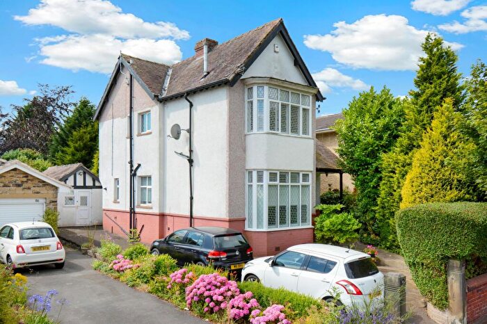 4 Bedroom Detached House For Sale In Thornhill Avenue, Lindley, Huddersfield, HD3