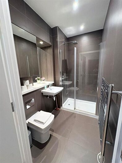 1 Bedroom Flat To Rent In Staines Road, Hounslow, TW3