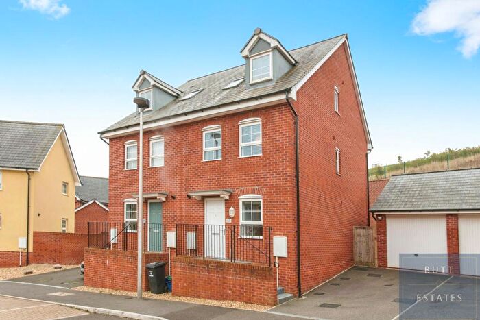 4 Bedroom Semi-Detached House For Sale In Old Park Avenue, Exeter, EX1