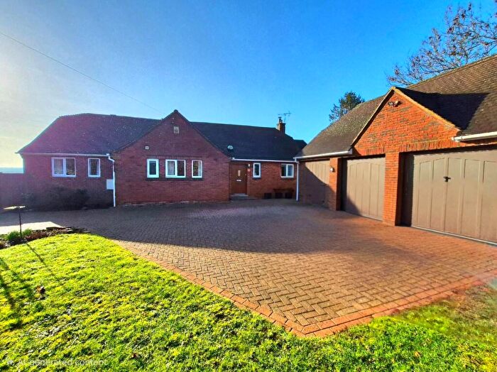 4 Bedroom Detached House For Sale In Mill Lane, Earls Barton, Northamptonshire, NN6