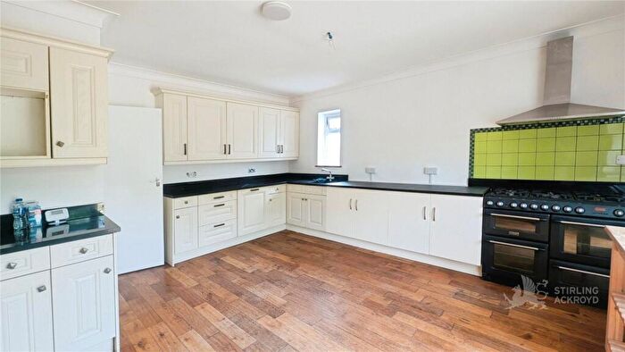 3 Bedroom Bungalow To Rent In Cheyham Gardens, Cheam, Sutton, Surrey, SM2