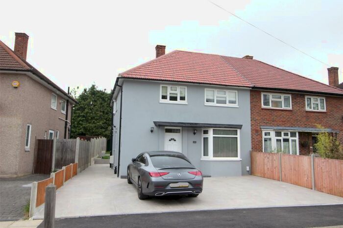 3 Bedroom House To Rent In Restons Crescent, London, SE9