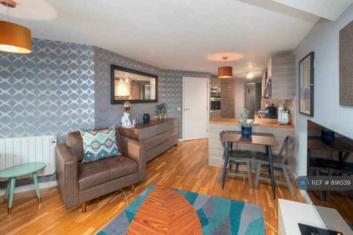 2 Bedroom Flat To Rent In Staffordshire Street, London, SE15