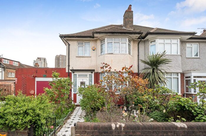 3 Bedroom Semi-Detached House For Sale In Noel Road, Acton, W3