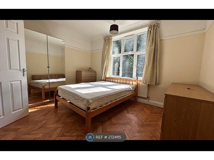 Studio To Rent In Wendover Court, London, NW2