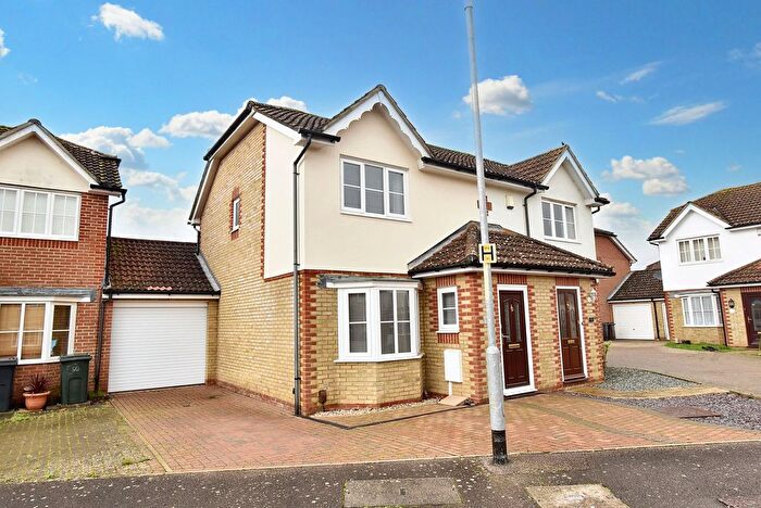 3 Bedroom Property To Rent In Manor House Drive, Kingsnorth, TN23