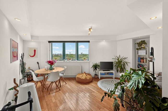 2 Bedroom Flat For Sale In Jubilee Heights, Shoot Up Hill, NW2