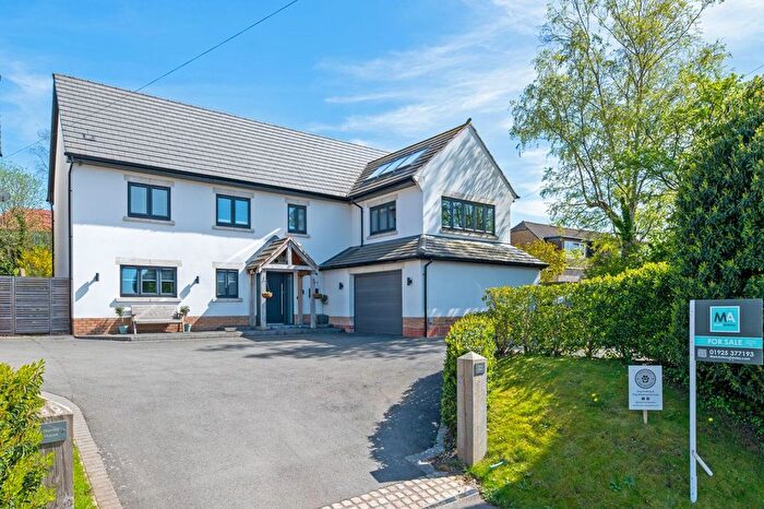 5 Bedroom Detached House For Sale In Delph Lane, Daresbury, WA4