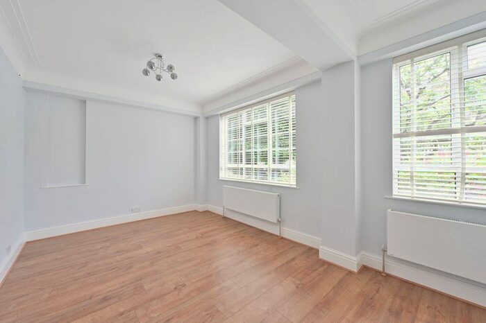 3 Bedroom Flat To Rent In Woodside, Wimbledon, London, SW19