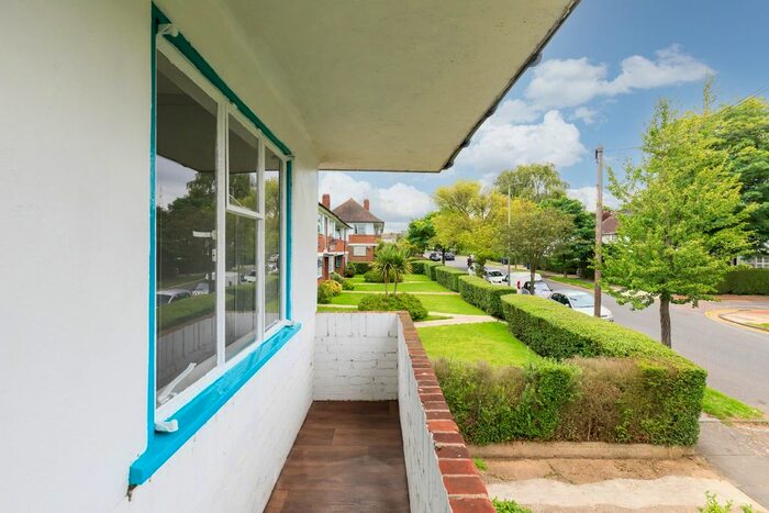 2 Bedroom Flat To Rent In Ossulton Way, Hampstead Garden Suburb, N2