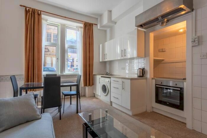 1 Bedroom Flat To Rent In Lochrin Place, Tollcross, Edinburgh, EH3
