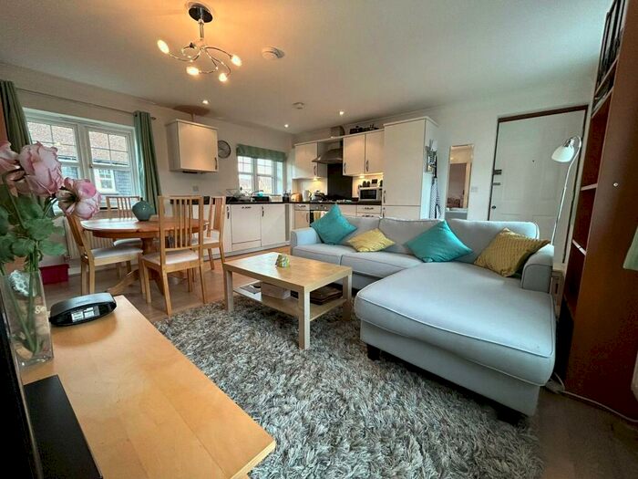 1 Bedroom Maisonette To Rent In Wren Gardens, Bracknell, Berkshire, RG12