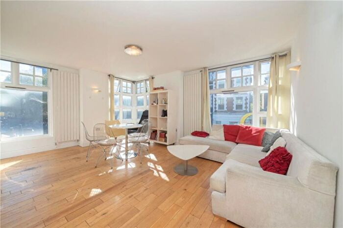 2 Bedroom Flat To Rent In Albert Bridge Road, Battersea, SW11