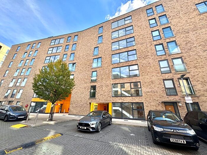 2 Bedroom Flat To Rent In Lingfield Apartments, Parade Gardens, London, E4