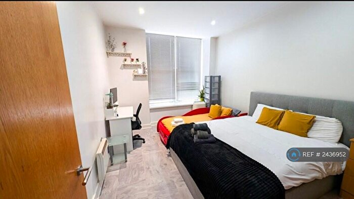 2 Bedroom Flat To Rent In Mcilroys Building, Reading, RG1