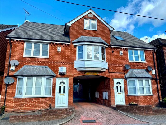2 Bedroom Maisonette To Rent In Allbrook Hill, Allbrook, Hampshire, SO50