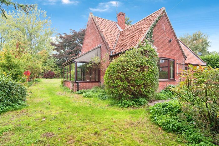 3 Bedroom Bungalow For Sale In The Street, Kettlestone, Fakenham, NR21