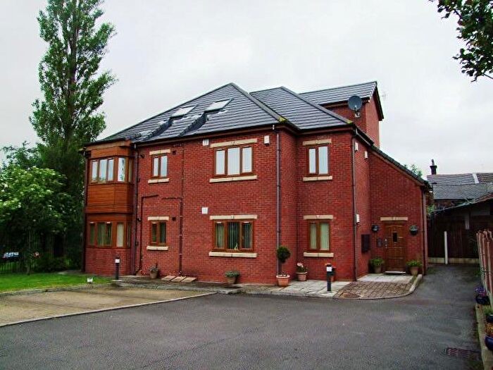 2 Bedroom Flat To Rent In Royton Hall Place, Shepherd Street, Royton, OL2