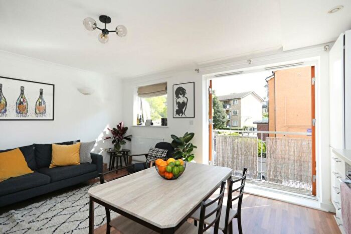 1 Bedroom Flat For Sale In Cazenove Road, London, N16