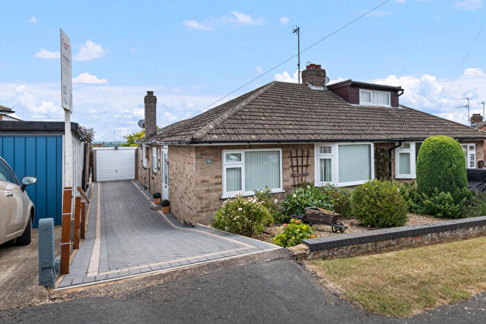 2 Bedroom Semi-Detached Bungalow For Sale In Knightlands Road, Irthlingborough, NN9