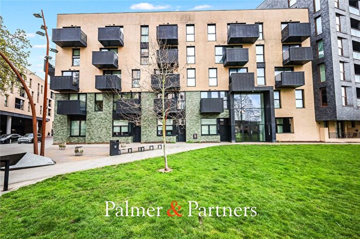 2 Bedroom Maisonette For Sale In Burgess Springs, Chelmsford, Essex, CM1