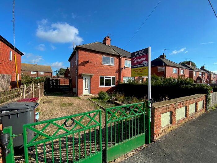 3 Bedroom Semi-Detached House To Rent In Southview Avenue, Burringham, DN17