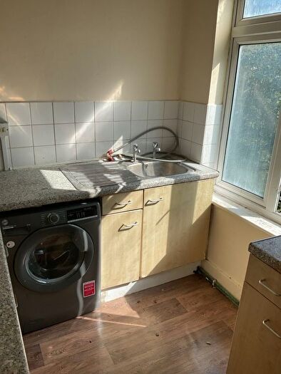 2 Bedroom Flat To Rent In Evering Road, London, E5