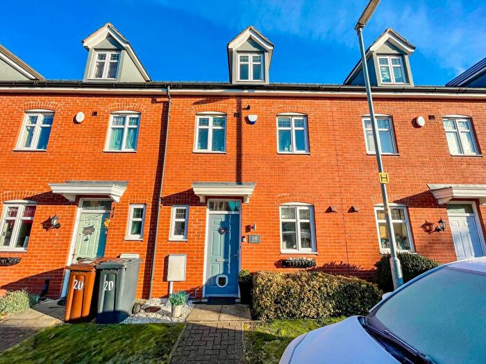 3 Bedroom Town House To Rent In Byland Close, Lincoln, LN2