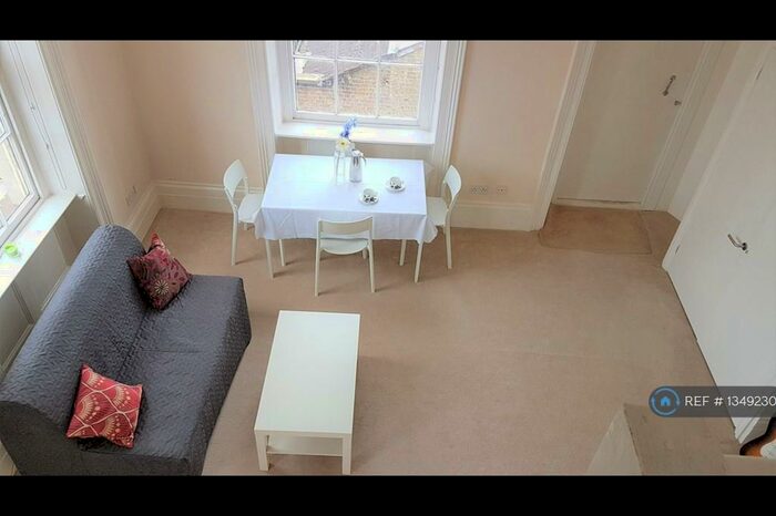 Studio To Rent In North Road, London, N7