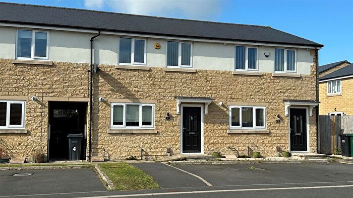 3 Bedroom Town House For Sale In Tunwell Close, Eccleshill, BD2