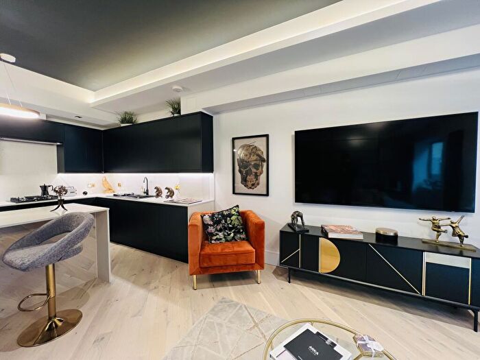 1 Bedroom Flat To Rent In Arka House, Whetstone, London, N20