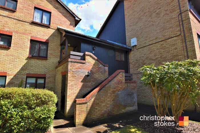 Studio To Rent In King Arthur Court, Cheshunt, Waltham Cross, Hertfordshire, EN8