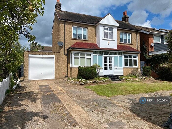 3 Bedroom Detached House To Rent In Fairview Drive, Chigwell, IG7