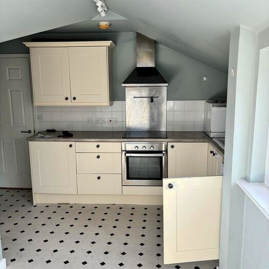 2 Bedroom Flat To Rent In High Street, Sevenoaks, TN13