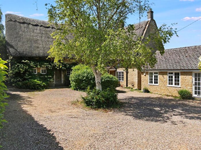 6 Bedroom Cottage For Sale In London Road, Wollaston, Wellingborough, NN29
