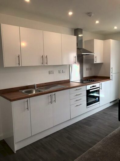 2 Bedroom Apartment To Rent In York Road, Leeds, West Yorkshire, LS9
