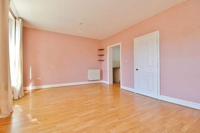 2 Bedroom Flat For Sale In Cottage Grove, Southsea, PO5