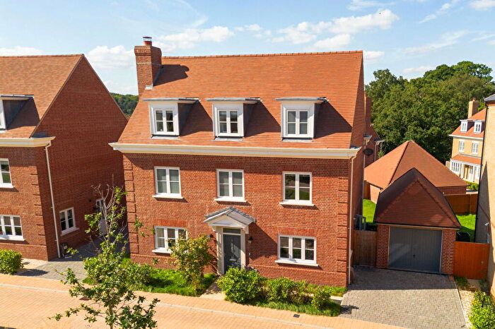 5 Bedroom Detached House To Rent In Barnet, Greater London, EN4