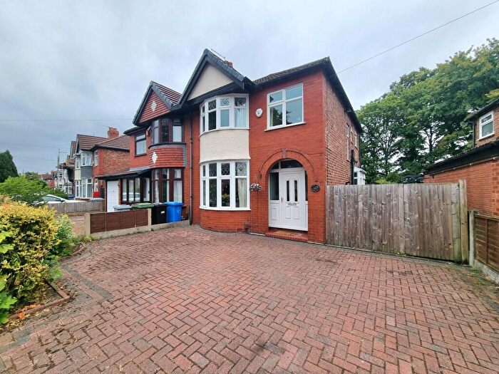 3 Bedroom Semi-Detached House For Sale In Walton Road, Sale, M33
