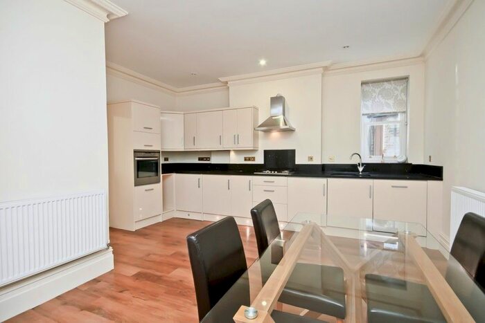 2 Bedroom Flat To Rent In London Road, Central Guildford, Guildford, GU1