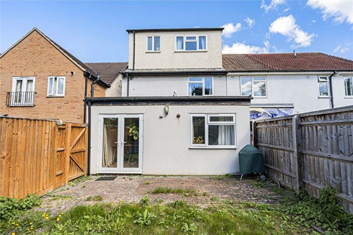 2 Bedroom Flat For Sale In Ingle Close, Headington, OX3
