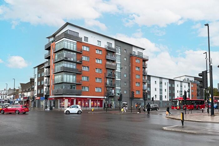 2 Bedroom Flat For Sale In The Roundway, London, N17